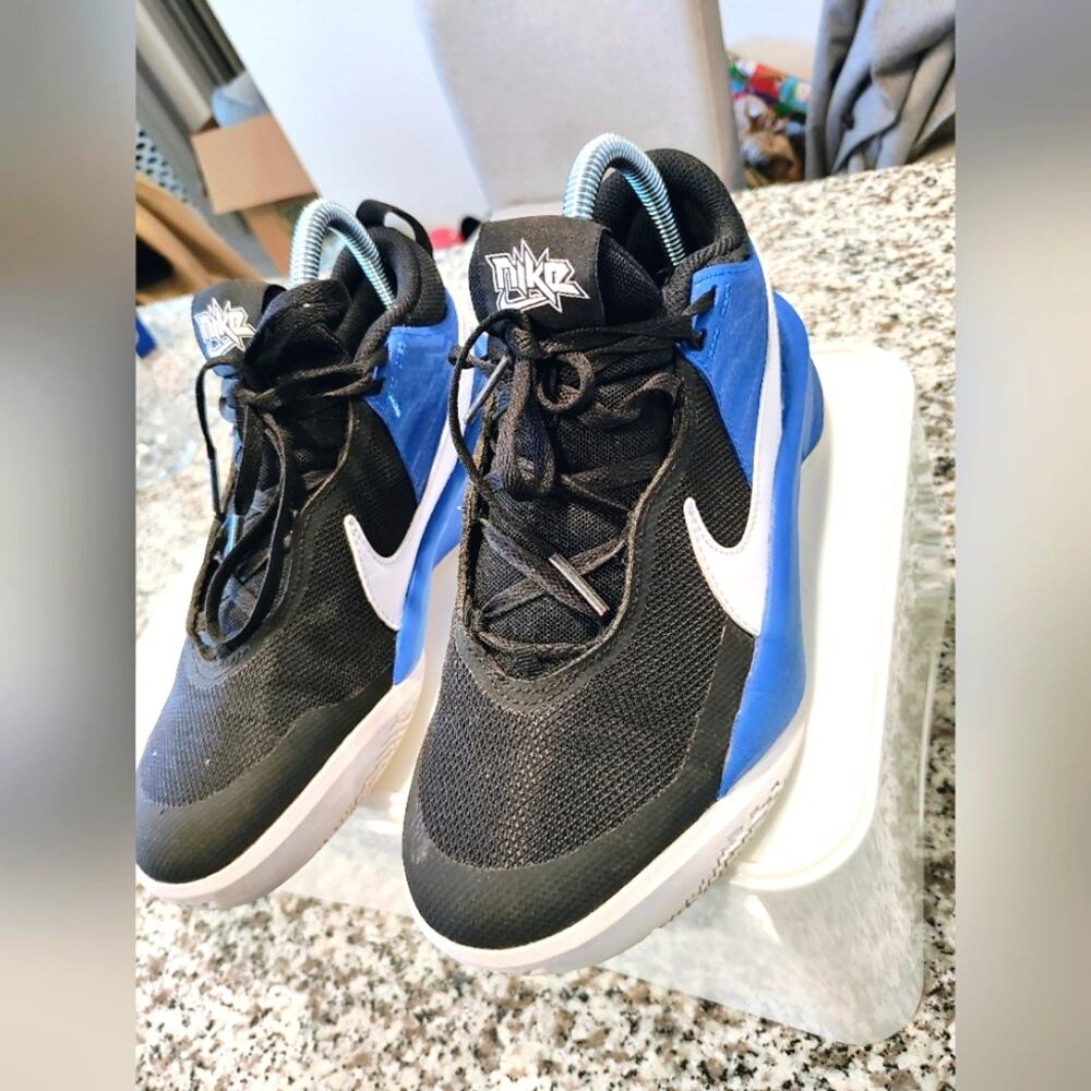 Nike Hustle D10 GS Black Game Royal Basketball Shoes Youth Size 4Y